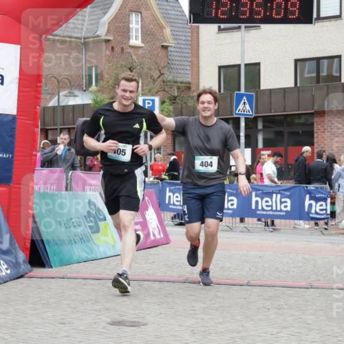 10.05.2026 - 8. Wedeler Halbmarathon Yannick Fuchs http://msf.ph/oto/9733910 10.05.2026 12:35:07 Ziel 404, 405 meine-sportfotos.de