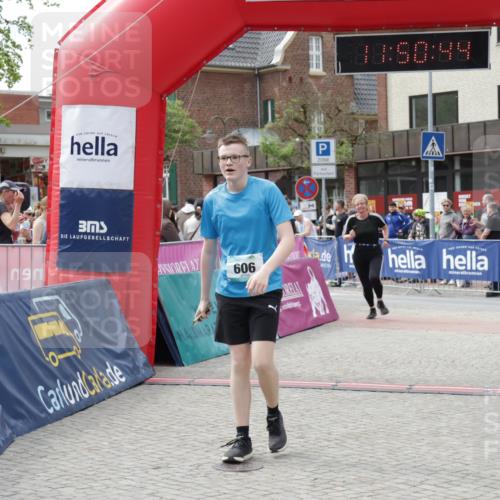 10.05.2026 - 8. Wedeler Halbmarathon Yannick Fuchs http://msf.ph/oto/9733915 10.05.2026 11:50:42 Ziel 36, 596, 604, 606 meine-sportfotos.de
