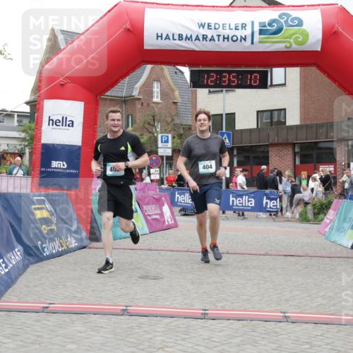 10.05.2026 - 8. Wedeler Halbmarathon Yannick Fuchs http://msf.ph/oto/9733916 10.05.2026 12:35:08 Ziel 404, 405 meine-sportfotos.de