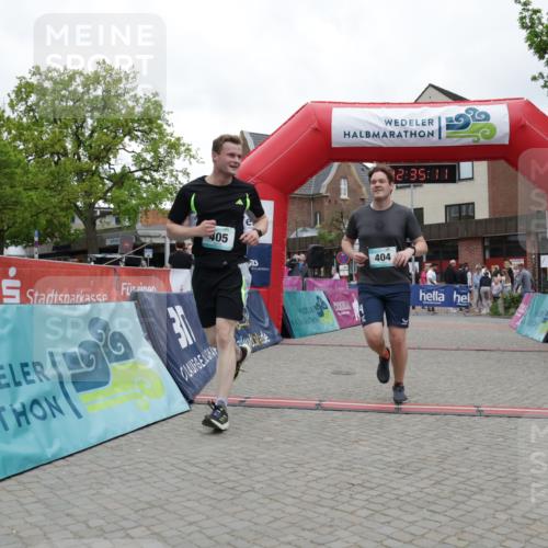 10.05.2026 - 8. Wedeler Halbmarathon Yannick Fuchs http://msf.ph/oto/9733930 10.05.2026 12:35:09 Ziel 404, 405 meine-sportfotos.de