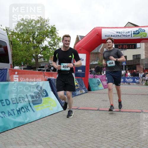 10.05.2026 - 8. Wedeler Halbmarathon Yannick Fuchs http://msf.ph/oto/9733932 10.05.2026 12:35:09 Ziel 404, 405 meine-sportfotos.de