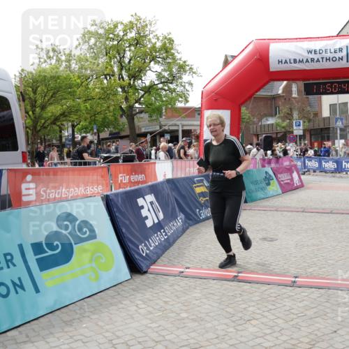 10.05.2026 - 8. Wedeler Halbmarathon Yannick Fuchs http://msf.ph/oto/9733933 10.05.2026 11:50:46 Ziel 36, 596, 606 meine-sportfotos.de