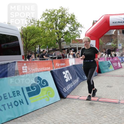10.05.2026 - 8. Wedeler Halbmarathon Yannick Fuchs http://msf.ph/oto/9733935 10.05.2026 11:50:46 Ziel 36, 596, 606 meine-sportfotos.de