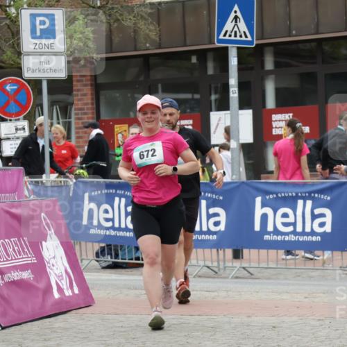 10.05.2026 - 8. Wedeler Halbmarathon Yannick Fuchs http://msf.ph/oto/9733936 10.05.2026 12:35:44 Ziel 671, 672 meine-sportfotos.de