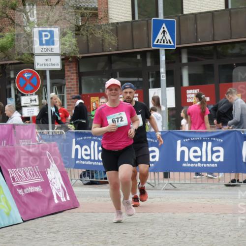 10.05.2026 - 8. Wedeler Halbmarathon Yannick Fuchs http://msf.ph/oto/9733938 10.05.2026 12:35:44 Ziel 671, 672 meine-sportfotos.de