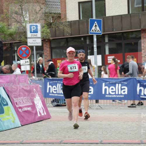 10.05.2026 - 8. Wedeler Halbmarathon Yannick Fuchs http://msf.ph/oto/9733940 10.05.2026 12:35:44 Ziel 671, 672 meine-sportfotos.de