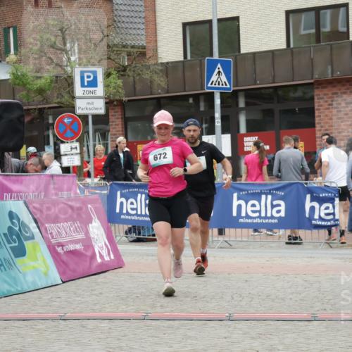10.05.2026 - 8. Wedeler Halbmarathon Yannick Fuchs http://msf.ph/oto/9733944 10.05.2026 12:35:44 Ziel 671, 672 meine-sportfotos.de