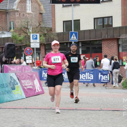 10.05.2026 - 8. Wedeler Halbmarathon Yannick Fuchs http://msf.ph/oto/9733950 10.05.2026 12:35:45 Ziel 671, 672 meine-sportfotos.de