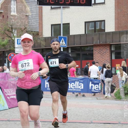 10.05.2026 - 8. Wedeler Halbmarathon Yannick Fuchs http://msf.ph/oto/9733956 10.05.2026 12:35:46 Ziel 671, 672 meine-sportfotos.de