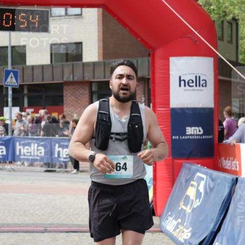 10.05.2026 - 8. Wedeler Halbmarathon Yannick Fuchs http://msf.ph/oto/9733967 10.05.2026 11:50:52 Ziel 364, 903 meine-sportfotos.de
