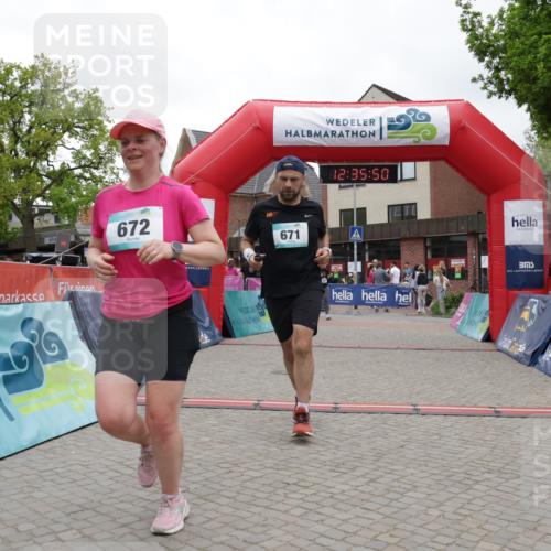 10.05.2026 - 8. Wedeler Halbmarathon Yannick Fuchs http://msf.ph/oto/9733968 10.05.2026 12:35:48 Ziel 253, 671, 672 meine-sportfotos.de