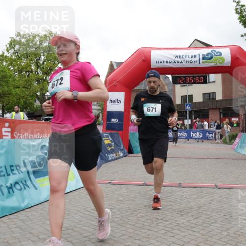 10.05.2026 - 8. Wedeler Halbmarathon Yannick Fuchs http://msf.ph/oto/9733969 10.05.2026 12:35:48 Ziel 253, 671, 672 meine-sportfotos.de