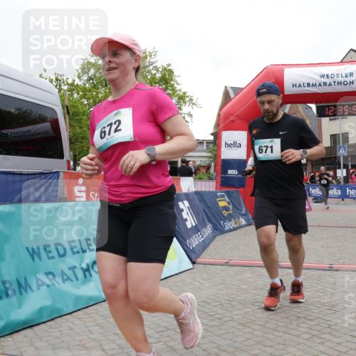 10.05.2026 - 8. Wedeler Halbmarathon Yannick Fuchs http://msf.ph/oto/9733971 10.05.2026 12:35:48 Ziel 253, 671, 672 meine-sportfotos.de