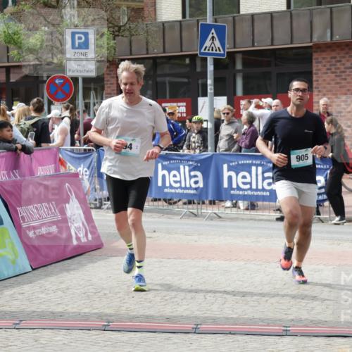 10.05.2026 - 8. Wedeler Halbmarathon Yannick Fuchs http://msf.ph/oto/9733984 10.05.2026 11:50:56 Ziel 94, 364, 903, 905 meine-sportfotos.de
