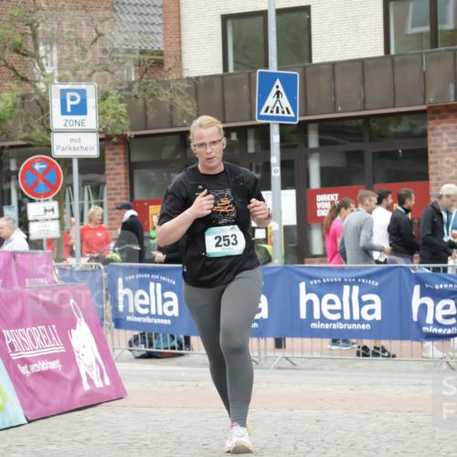 10.05.2026 - 8. Wedeler Halbmarathon Yannick Fuchs http://msf.ph/oto/9733985 10.05.2026 12:35:51 Ziel 253, 671, 672 meine-sportfotos.de