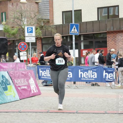 10.05.2026 - 8. Wedeler Halbmarathon Yannick Fuchs http://msf.ph/oto/9733987 10.05.2026 12:35:51 Ziel 253, 671, 672 meine-sportfotos.de