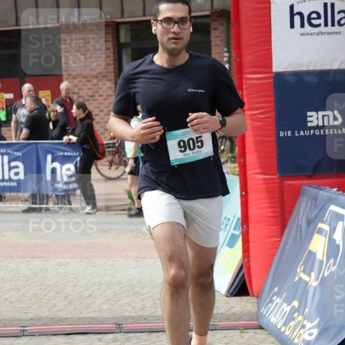 10.05.2026 - 8. Wedeler Halbmarathon Yannick Fuchs http://msf.ph/oto/9733990 10.05.2026 11:50:57 Ziel 94, 364, 903, 905 meine-sportfotos.de