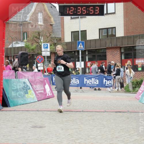 10.05.2026 - 8. Wedeler Halbmarathon Yannick Fuchs http://msf.ph/oto/9733992 10.05.2026 12:35:51 Ziel 253, 671, 672 meine-sportfotos.de