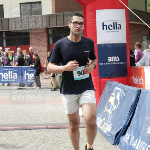 10.05.2026 - 8. Wedeler Halbmarathon Yannick Fuchs http://msf.ph/oto/9733993 10.05.2026 11:50:57 Ziel 94, 364, 903, 905 meine-sportfotos.de