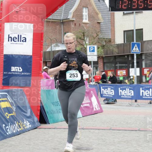 10.05.2026 - 8. Wedeler Halbmarathon Yannick Fuchs http://msf.ph/oto/9733998 10.05.2026 12:35:52 Ziel 253, 671, 672 meine-sportfotos.de
