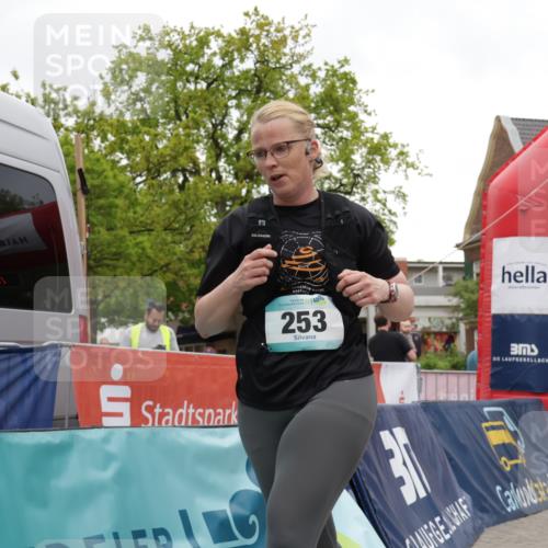 10.05.2026 - 8. Wedeler Halbmarathon Yannick Fuchs http://msf.ph/oto/9734004 10.05.2026 12:35:54 Ziel 253 meine-sportfotos.de