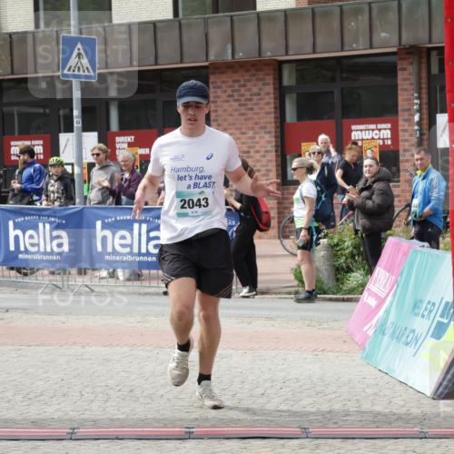 10.05.2026 - 8. Wedeler Halbmarathon Yannick Fuchs http://msf.ph/oto/9734009 10.05.2026 11:51:09 Ziel 249, 2043 meine-sportfotos.de