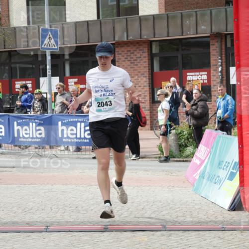 10.05.2026 - 8. Wedeler Halbmarathon Yannick Fuchs http://msf.ph/oto/9734012 10.05.2026 11:51:09 Ziel 249, 2043 meine-sportfotos.de