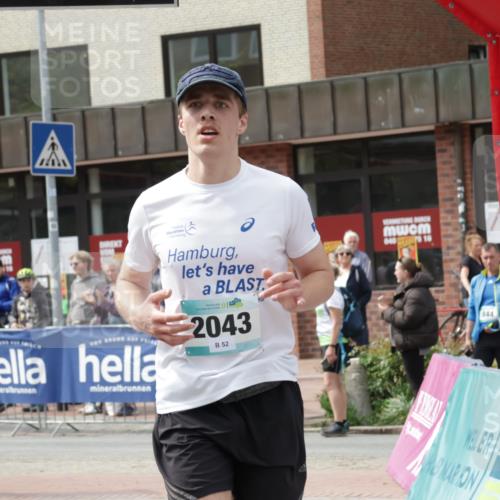 10.05.2026 - 8. Wedeler Halbmarathon Yannick Fuchs http://msf.ph/oto/9734020 10.05.2026 11:51:11 Ziel 249, 2043 meine-sportfotos.de