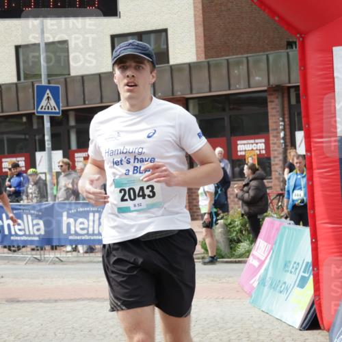 10.05.2026 - 8. Wedeler Halbmarathon Yannick Fuchs http://msf.ph/oto/9734021 10.05.2026 11:51:11 Ziel 249, 2043 meine-sportfotos.de