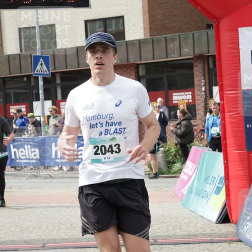 10.05.2026 - 8. Wedeler Halbmarathon Yannick Fuchs http://msf.ph/oto/9734023 10.05.2026 11:51:11 Ziel 249, 2043 meine-sportfotos.de