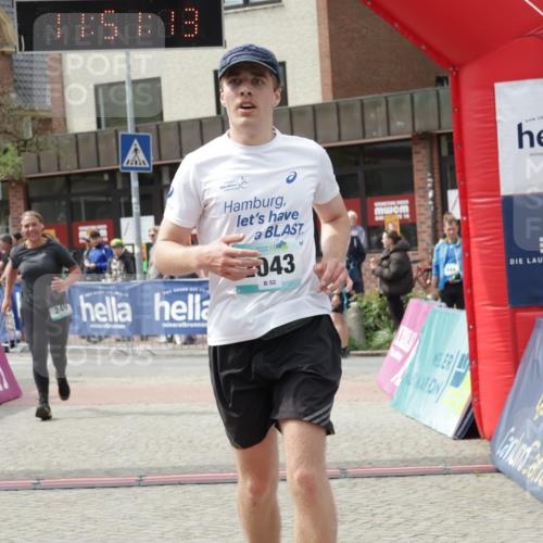 10.05.2026 - 8. Wedeler Halbmarathon Yannick Fuchs http://msf.ph/oto/9734025 10.05.2026 11:51:11 Ziel 249, 2043 meine-sportfotos.de