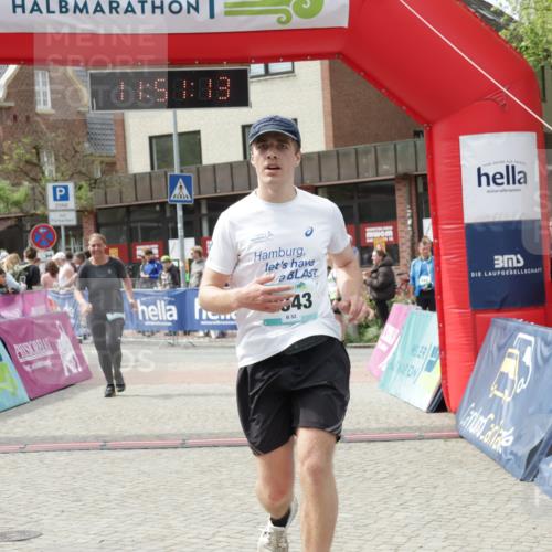 10.05.2026 - 8. Wedeler Halbmarathon Yannick Fuchs http://msf.ph/oto/9734027 10.05.2026 11:51:12 Ziel 249, 2043 meine-sportfotos.de