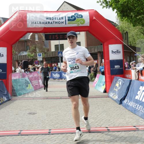 10.05.2026 - 8. Wedeler Halbmarathon Yannick Fuchs http://msf.ph/oto/9734031 10.05.2026 11:51:12 Ziel 249, 2043 meine-sportfotos.de