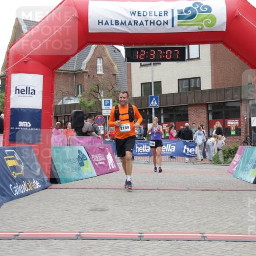 10.05.2026 - 8. Wedeler Halbmarathon Yannick Fuchs http://msf.ph/oto/9734039 10.05.2026 12:37:05 Ziel 2189 meine-sportfotos.de