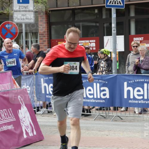 10.05.2026 - 8. Wedeler Halbmarathon Yannick Fuchs http://msf.ph/oto/9734049 10.05.2026 11:51:31 Ziel 1020, 2084 meine-sportfotos.de