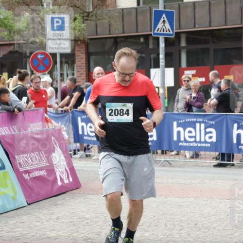 10.05.2026 - 8. Wedeler Halbmarathon Yannick Fuchs http://msf.ph/oto/9734055 10.05.2026 11:51:32 Ziel 710, 1020, 2084 meine-sportfotos.de