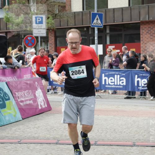 10.05.2026 - 8. Wedeler Halbmarathon Yannick Fuchs http://msf.ph/oto/9734058 10.05.2026 11:51:32 Ziel 710, 1020, 2084 meine-sportfotos.de