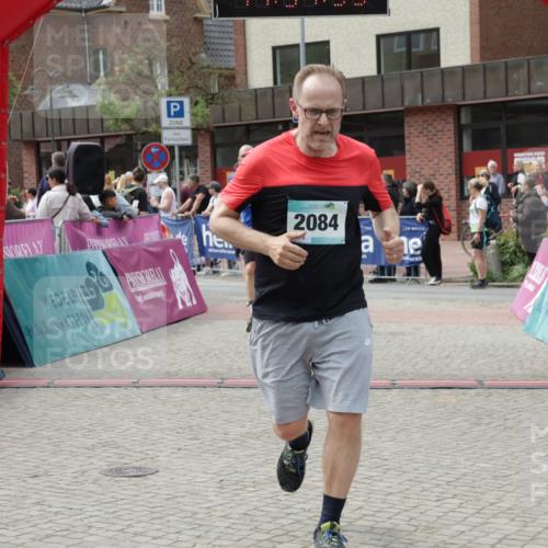 10.05.2026 - 8. Wedeler Halbmarathon Yannick Fuchs http://msf.ph/oto/9734070 10.05.2026 11:51:33 Ziel 710, 1020, 2084 meine-sportfotos.de