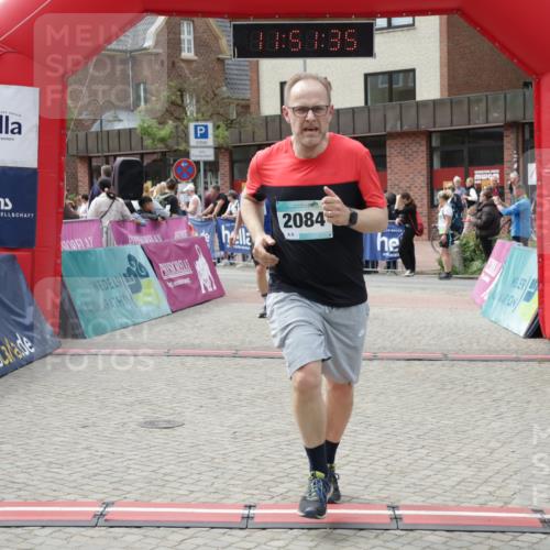 10.05.2026 - 8. Wedeler Halbmarathon Yannick Fuchs http://msf.ph/oto/9734072 10.05.2026 11:51:33 Ziel 710, 1020, 2084 meine-sportfotos.de
