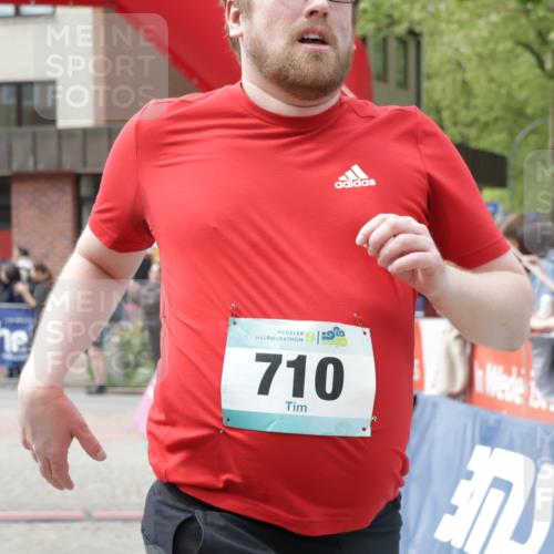 10.05.2026 - 8. Wedeler Halbmarathon Yannick Fuchs http://msf.ph/oto/9734105 10.05.2026 11:51:38 Ziel 312, 710, 1020, 2084 meine-sportfotos.de