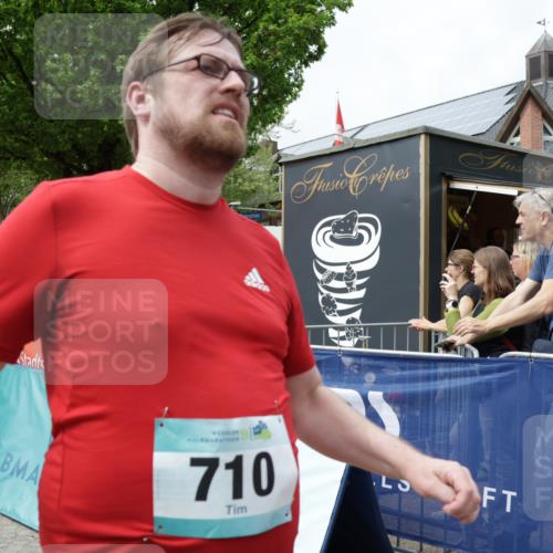 10.05.2026 - 8. Wedeler Halbmarathon Yannick Fuchs http://msf.ph/oto/9734110 10.05.2026 11:51:39 Ziel 312, 710, 1020 meine-sportfotos.de