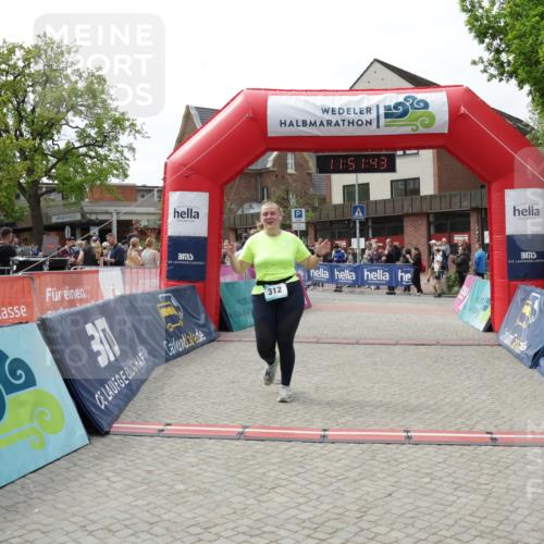 10.05.2026 - 8. Wedeler Halbmarathon Yannick Fuchs http://msf.ph/oto/9734129 10.05.2026 11:51:41 Ziel 312, 710 meine-sportfotos.de