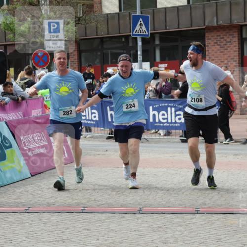 10.05.2026 - 8. Wedeler Halbmarathon Yannick Fuchs http://msf.ph/oto/9734163 10.05.2026 11:51:46 Ziel 224, 282, 312, 2108, 2191 meine-sportfotos.de