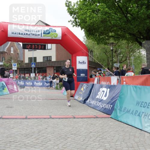 10.05.2026 - 8. Wedeler Halbmarathon Yannick Fuchs http://msf.ph/oto/9734174 10.05.2026 12:37:29 Ziel 104 meine-sportfotos.de