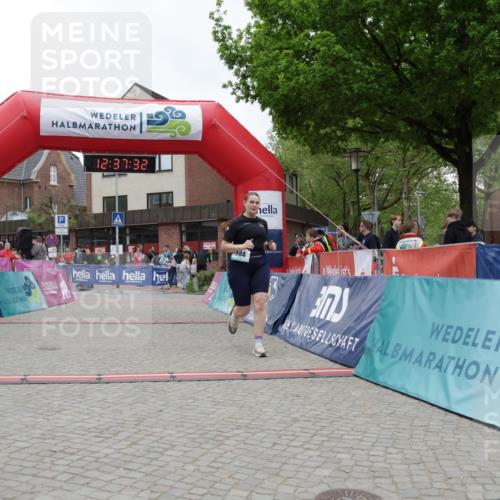 10.05.2026 - 8. Wedeler Halbmarathon Yannick Fuchs http://msf.ph/oto/9734178 10.05.2026 12:37:30 Ziel 104 meine-sportfotos.de
