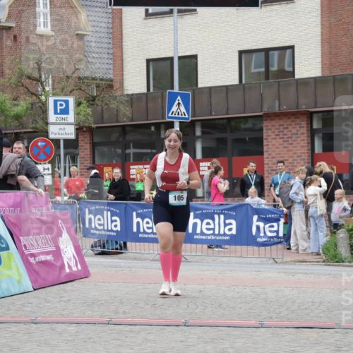 10.05.2026 - 8. Wedeler Halbmarathon Yannick Fuchs http://msf.ph/oto/9734180 10.05.2026 12:37:34 Ziel 104, 105 meine-sportfotos.de