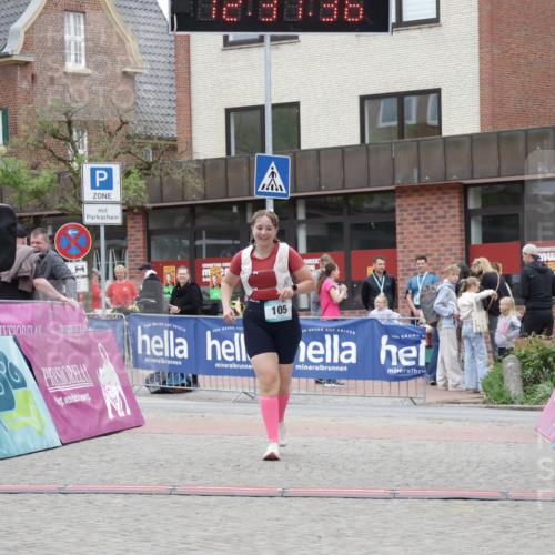 10.05.2026 - 8. Wedeler Halbmarathon Yannick Fuchs http://msf.ph/oto/9734182 10.05.2026 12:37:34 Ziel 104, 105 meine-sportfotos.de