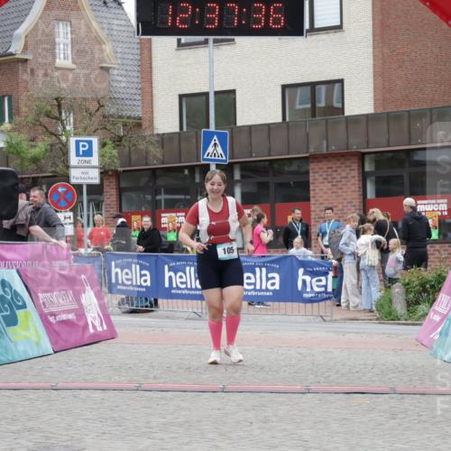 10.05.2026 - 8. Wedeler Halbmarathon Yannick Fuchs http://msf.ph/oto/9734184 10.05.2026 12:37:34 Ziel 104, 105 meine-sportfotos.de