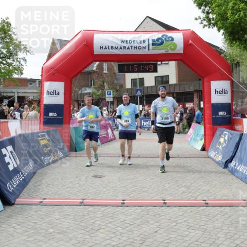 10.05.2026 - 8. Wedeler Halbmarathon Yannick Fuchs http://msf.ph/oto/9734186 10.05.2026 11:51:48 Ziel 224, 282, 2108, 2191 meine-sportfotos.de