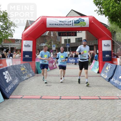 10.05.2026 - 8. Wedeler Halbmarathon Yannick Fuchs http://msf.ph/oto/9734190 10.05.2026 11:51:48 Ziel 224, 282, 2108, 2191 meine-sportfotos.de
